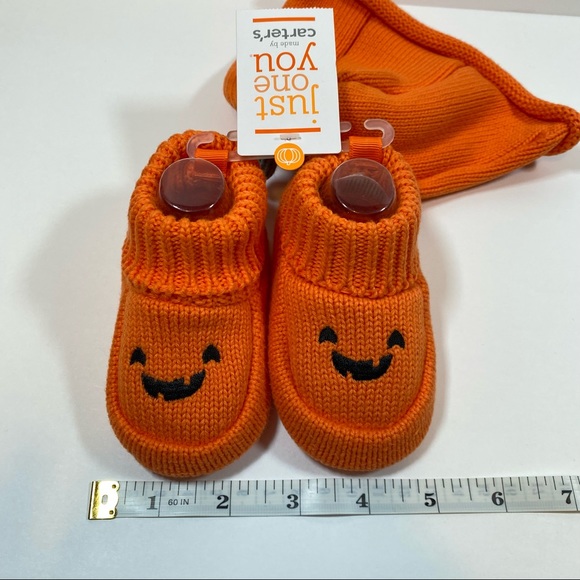 New Orange Baby Pumpkin Hat and Bootie Set - Picture 6 of 6